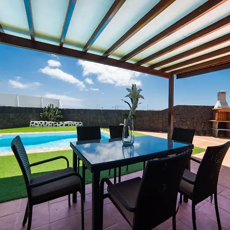 Attractive Holiday In Playa Blanca With Pool Casa de Férias