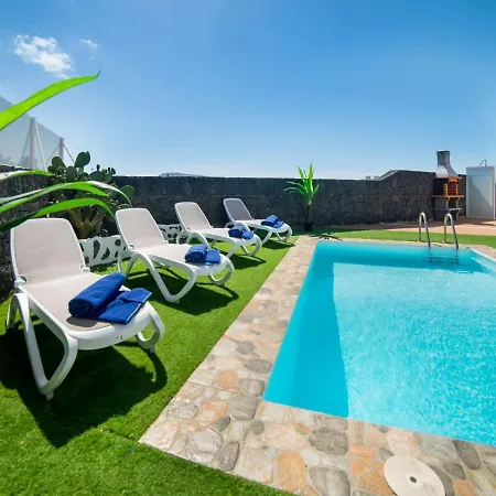 Attractive Holiday In Playa Blanca With Pool Casa de Férias