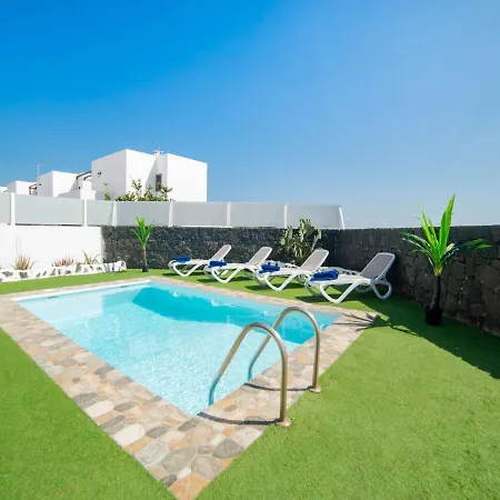 Attractive Holiday In Playa Blanca With Pool Casa de Férias *