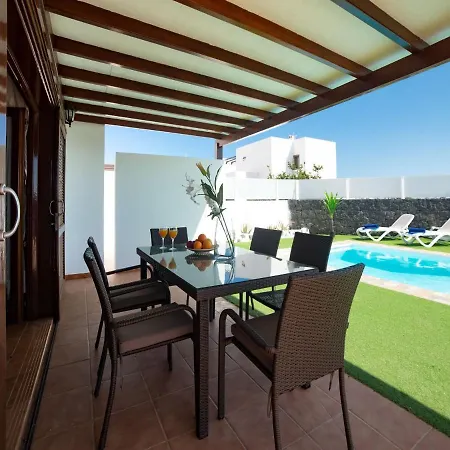 Casa de Férias Attractive Holiday In Playa Blanca With Pool