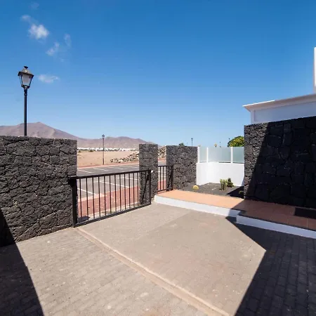 Casa de Férias Attractive Holiday In Playa Blanca With Pool