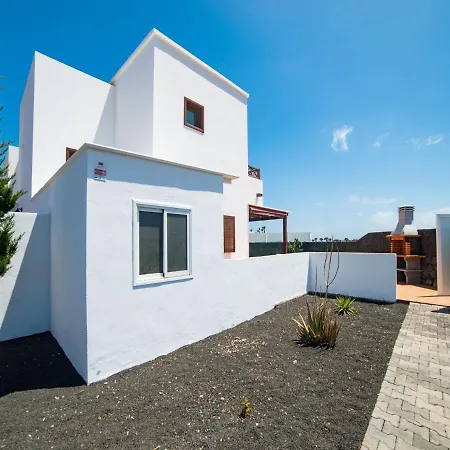 Attractive Holiday In Playa Blanca With Pool Casa de Férias *